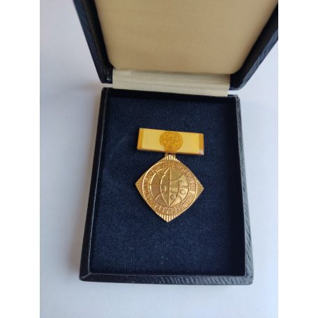 East German Medal for Services to Friendship between Peoples Badge