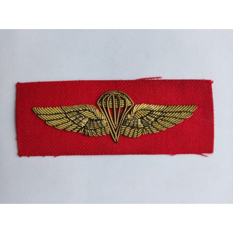 Unknown (Indonesian?) Parachutist Airborne Wings Badge heavy golden embrodiery Red