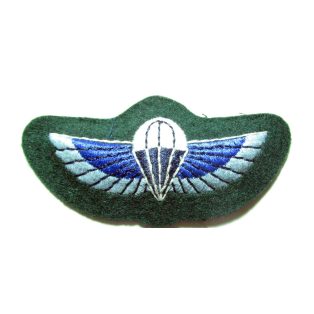   British (United Kingdom) WW2  SAS Special Air Service Parachute Wings green padded