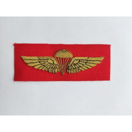 Unknown (Indonesian?) Parachutist Airborne Wings Badge heavy golden embrodiery Red