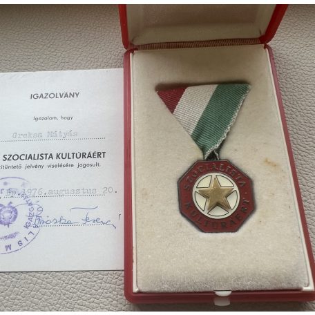 Hungarian cased "For Socialist Culture" Medal with award certificate
