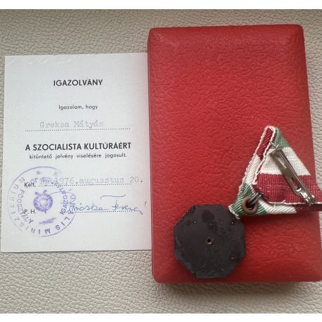 Hungarian cased "For Socialist Culture" Medal with award certificate