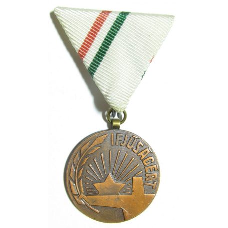 Hungarian For the Youth Merit Medal (2nd Type)