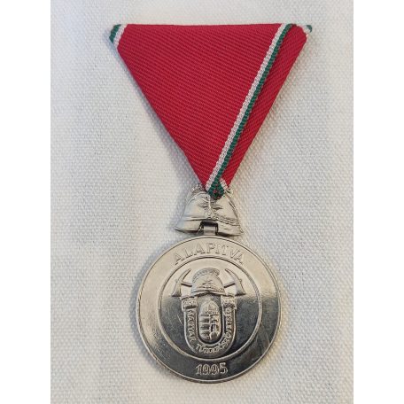 Hungarian Volunteer Firefighter Service Medal L Years