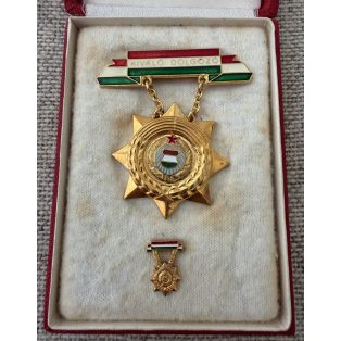   Hungarian cased Excellent Worker badge (Octagonal, rare version) with miniature