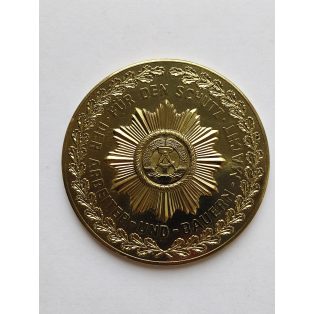   East German Large Table Medal for the Protection of Workers and Peasant Power - Polizei / Police