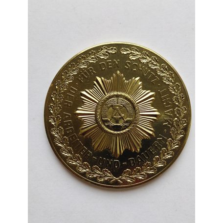 East German Large Table Medal for the Protection of Workers and Peasant Power - Polizei / Police