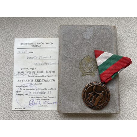 Hungarian Maternity medal 1953 - IV. class with award certificate and case