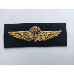    Unknown (Indonesian?) Parachutist Airborne Wings Badge heavy golden embrodiery Black
