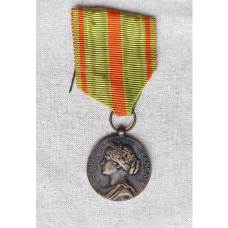 France French The Escapees' Medal (Médaille des Évadés ) with needle