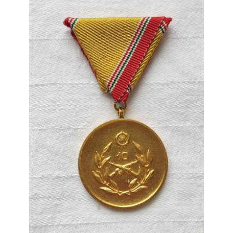 Hungarian Defence Medal for 10 Years of Service, rare engraved reverse c. 1966-70