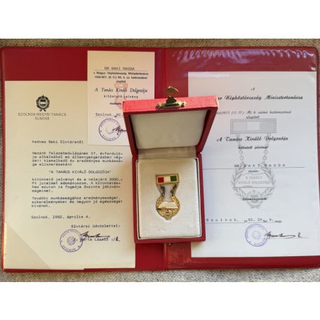 Hungarian Excellent Worker of the Socialist Local Council Badge with documents