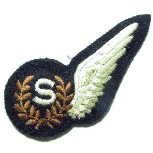   British Royal Air Force RAF Air Signaler Half Wing Brevet Badge padded