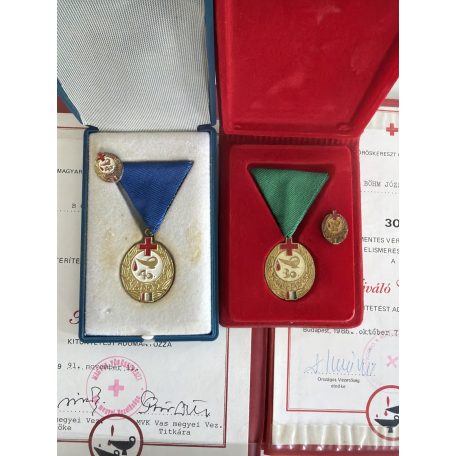 Hungarian Red Cross personal lot of 2 cased medal sets & award certificates