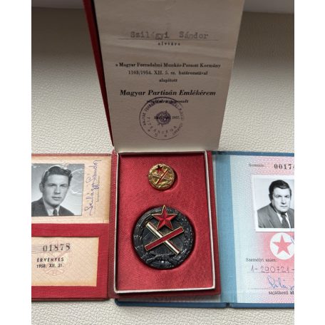 Hungarian WW2 Partisan Medal set with award certificate and photo IDs