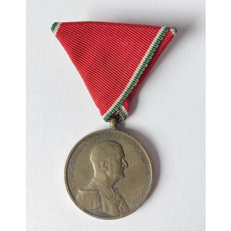 Hungarian WW2 Bronze Bravery Medal - Admiral Horthy type