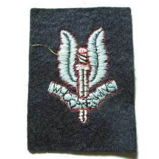   British (United Kingdom) WW2 Special Air Service SAS Insignia Cap Badge "Who Dares Wins"