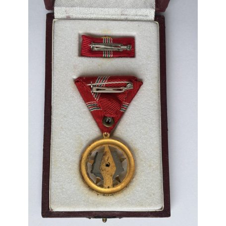 Hungarian Order of Excellent Service Medal Set 