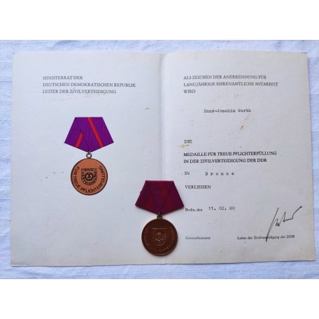 East German Civil Defence Zivilverteidigung der DDR Medal with award certificate
