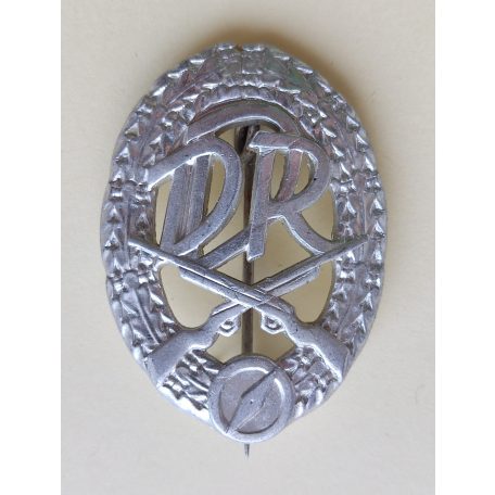 East German Crossed Rifles Sport Badge Silver class Pioneer