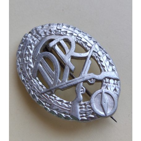 East German Crossed Rifles Sport Badge Silver class Pioneer