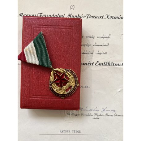 Hungarian Workers and Peasants Rule Medal (1956) + case & large award certificate