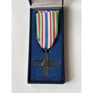   Italy Cross of the Order of Vittorio Veneto Medal 1918-1968 in case